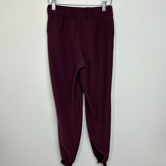 Lululemon On the Fly Jogger Cassis 2 - Picture 3 of 5